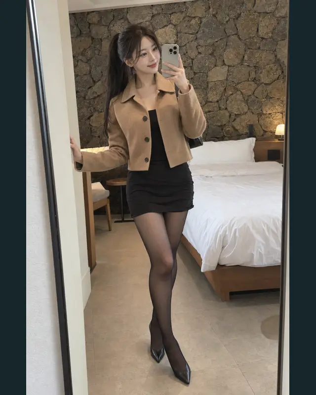 아산 탕정면 안내 카드의 성인 모델 거울 셀카