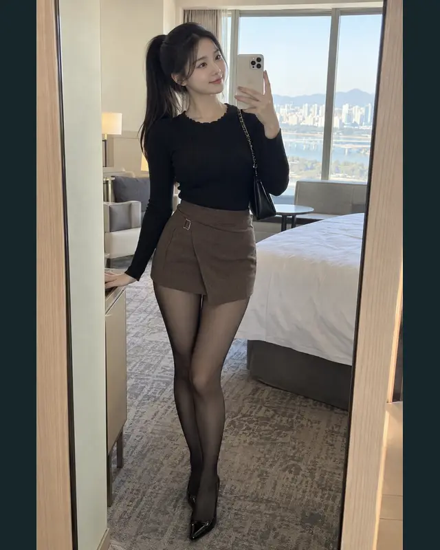 경기 수원시 안내 카드의 성인 모델 거울 셀카