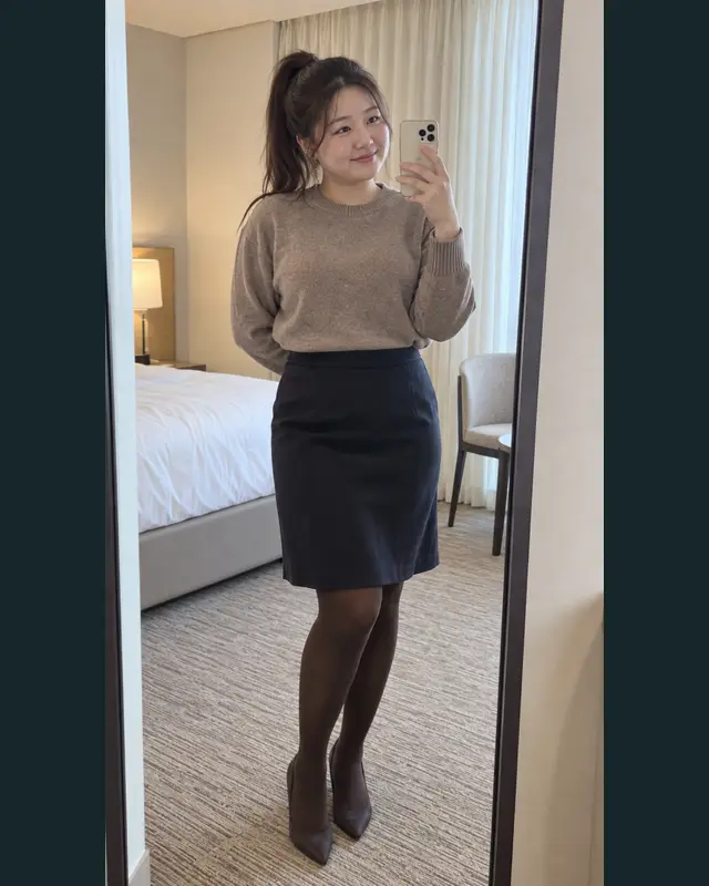 경기 여주시 안내 카드의 성인 모델 거울 셀카