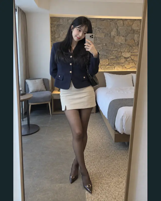 인천 미추홀구 안내 카드의 성인 모델 거울 셀카
